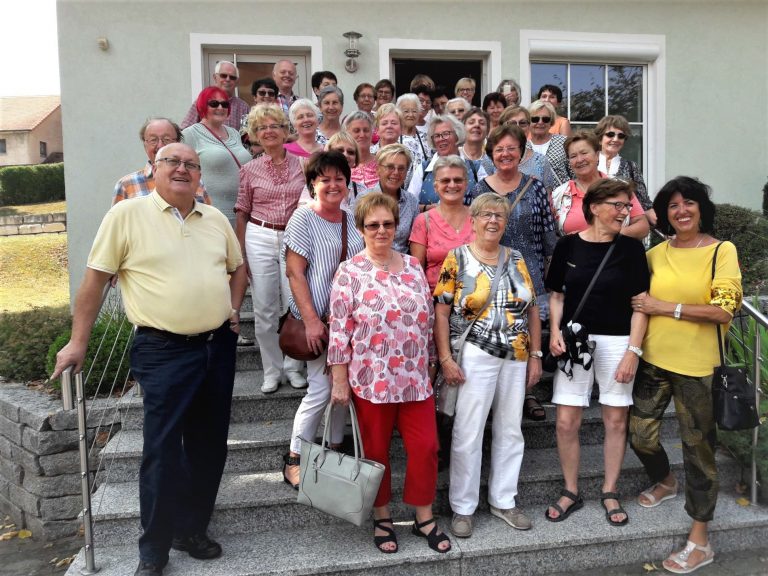 Damengymnastik besuchte Nudelfabrik